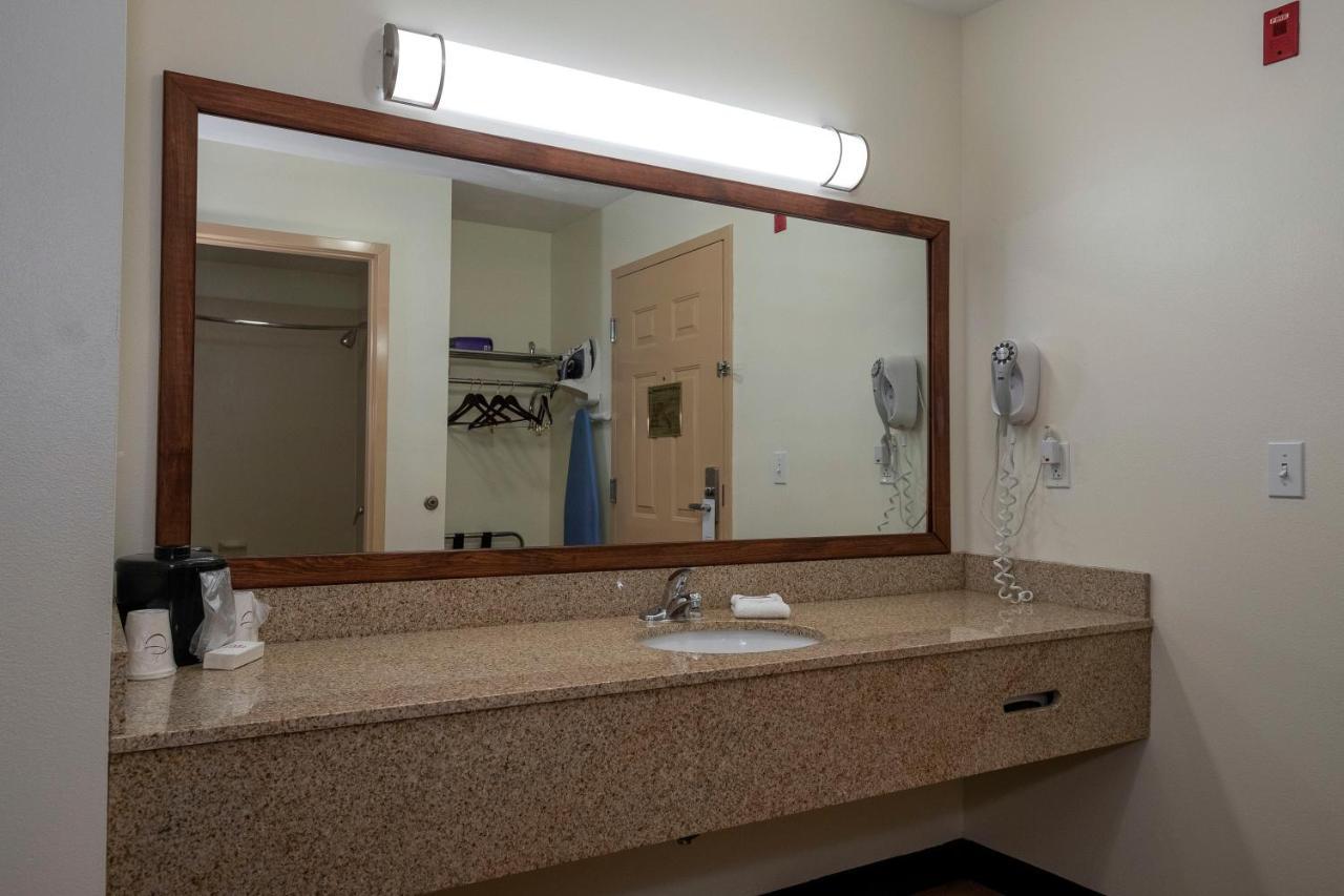 Red Roof Inn Houma Bagian luar foto