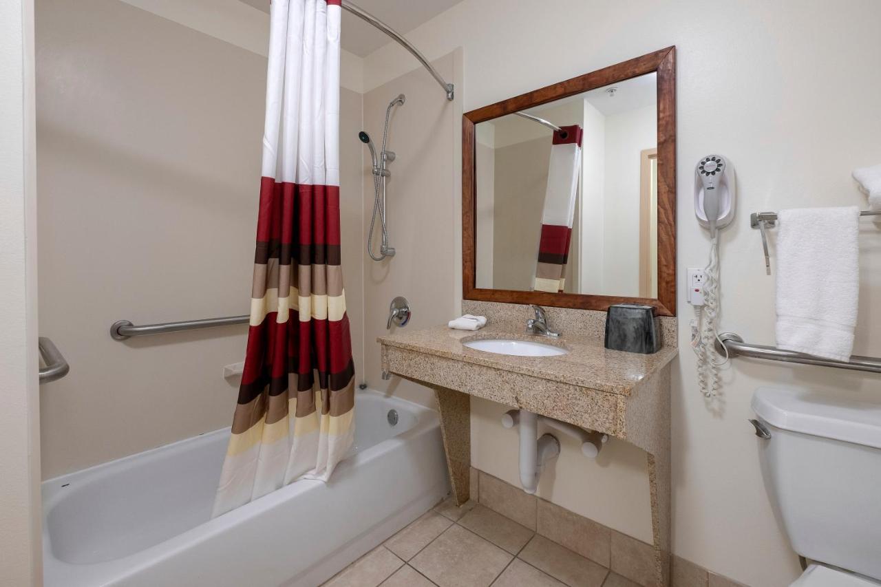 Red Roof Inn Houma Bagian luar foto